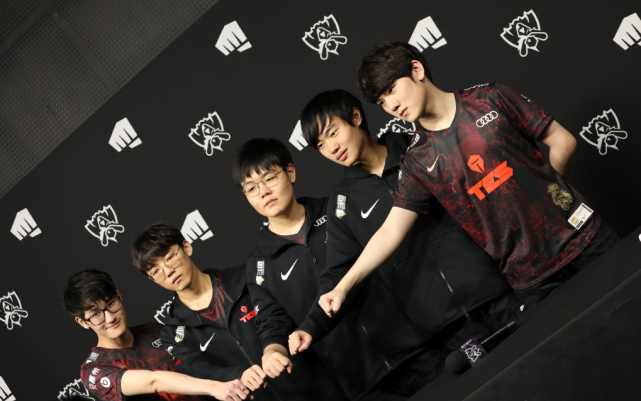 他们在接下 他们在接下