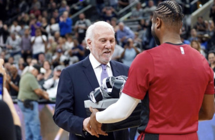 场边手势约 场边手势约